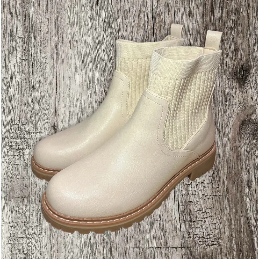 Boutique by Corky’s cabin fever beige boots.‎ Size 7. NIB